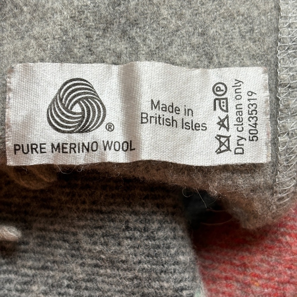 Abraham Moon wool Ruana wrap from England - Picture 5 of 5